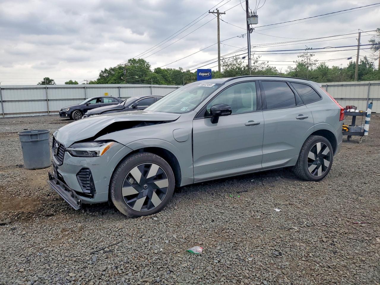 2025 VOLVO XC60 PLUS