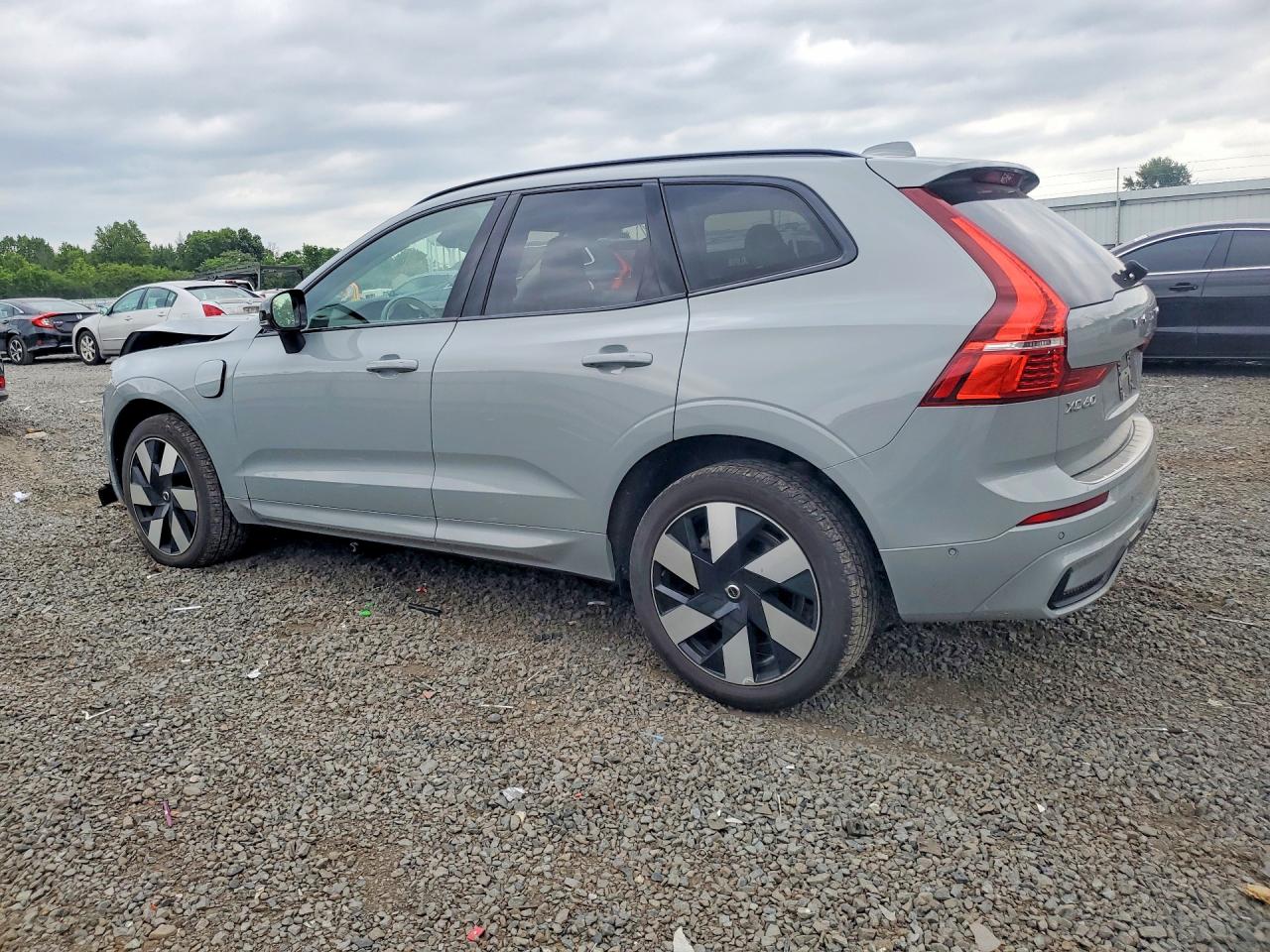 2025 VOLVO XC60 PLUS — снимка 2