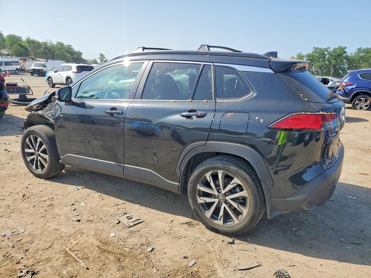 2025 TOYOTA COROLLA CROSS XLE — снимка 2