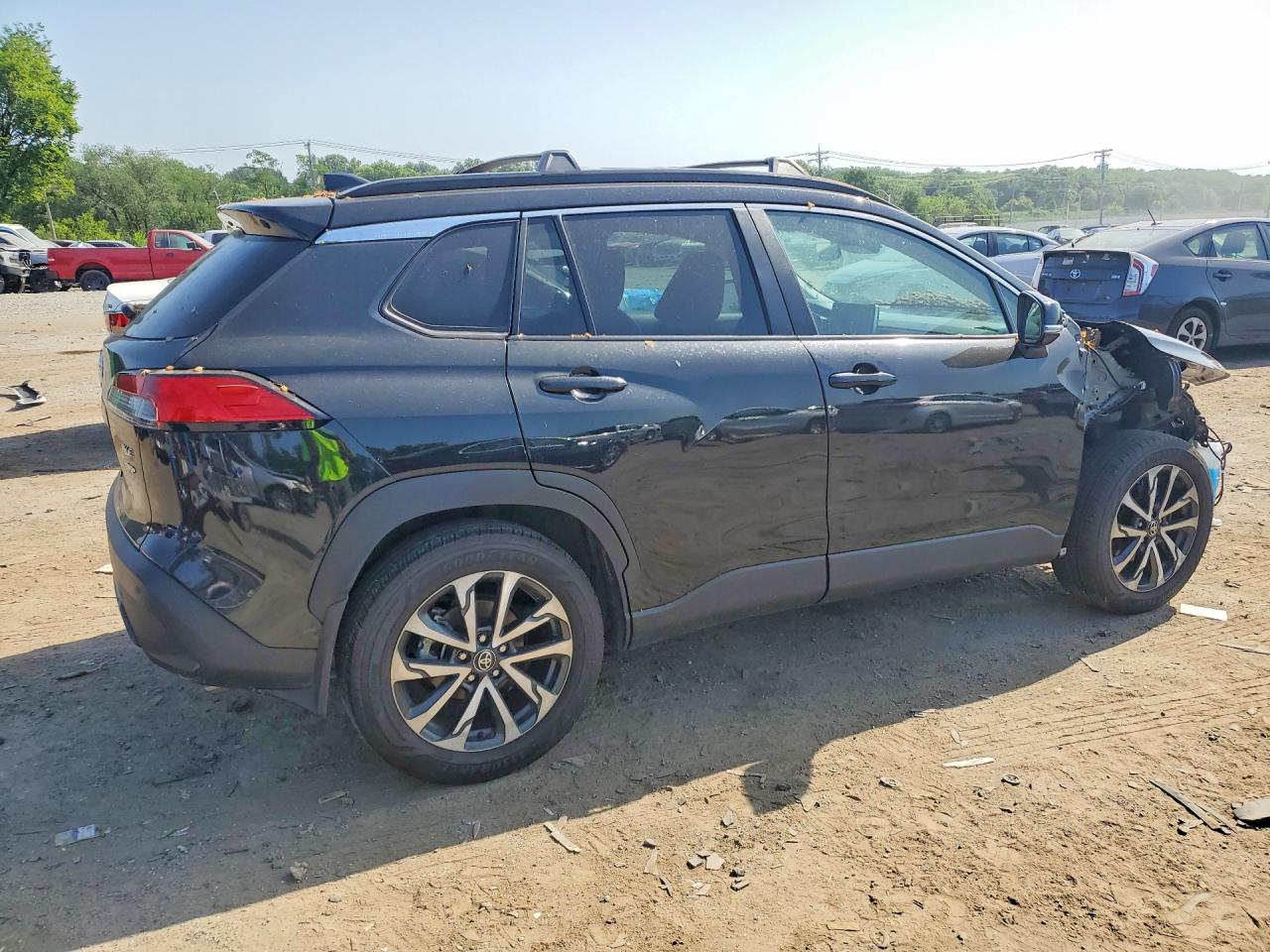2025 TOYOTA COROLLA CROSS XLE — снимка 3