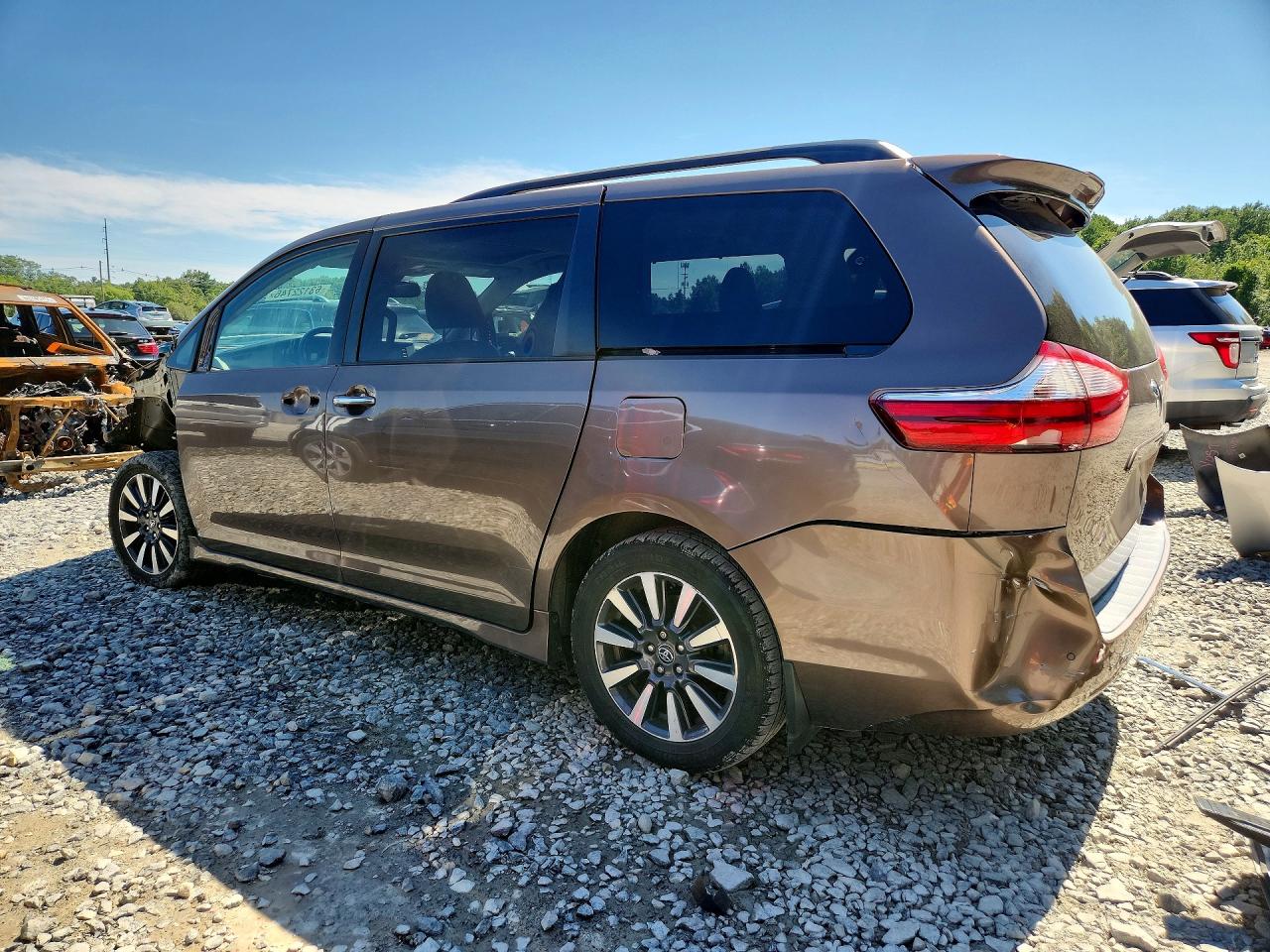 2018 TOYOTA SIENNA XLE 7-PASSENGER — снимка 2