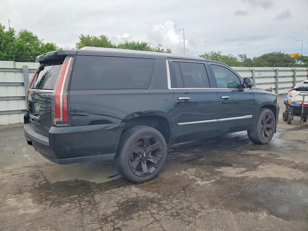 2018 CADILLAC ESCALADE ESV PREMIUM LUXURY — снимка 3