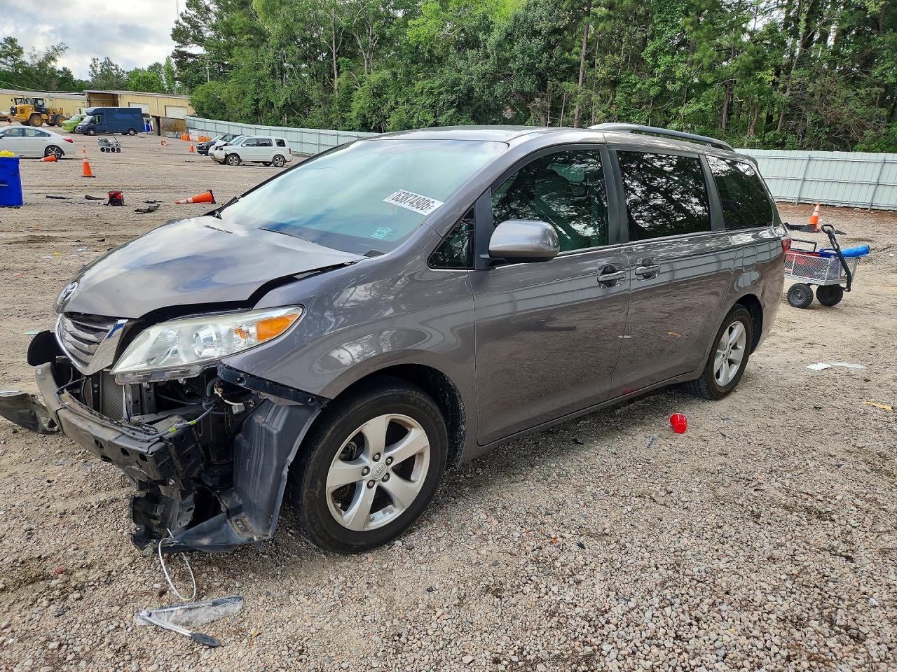 2017 TOYOTA SIENNA LE