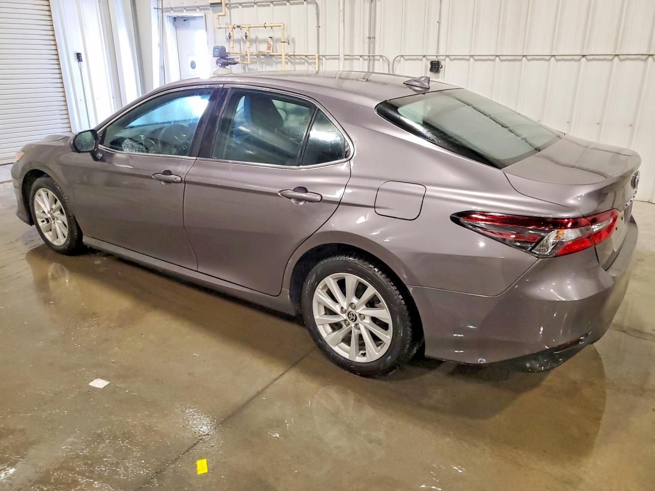 2022 TOYOTA CAMRY LE — снимка 2
