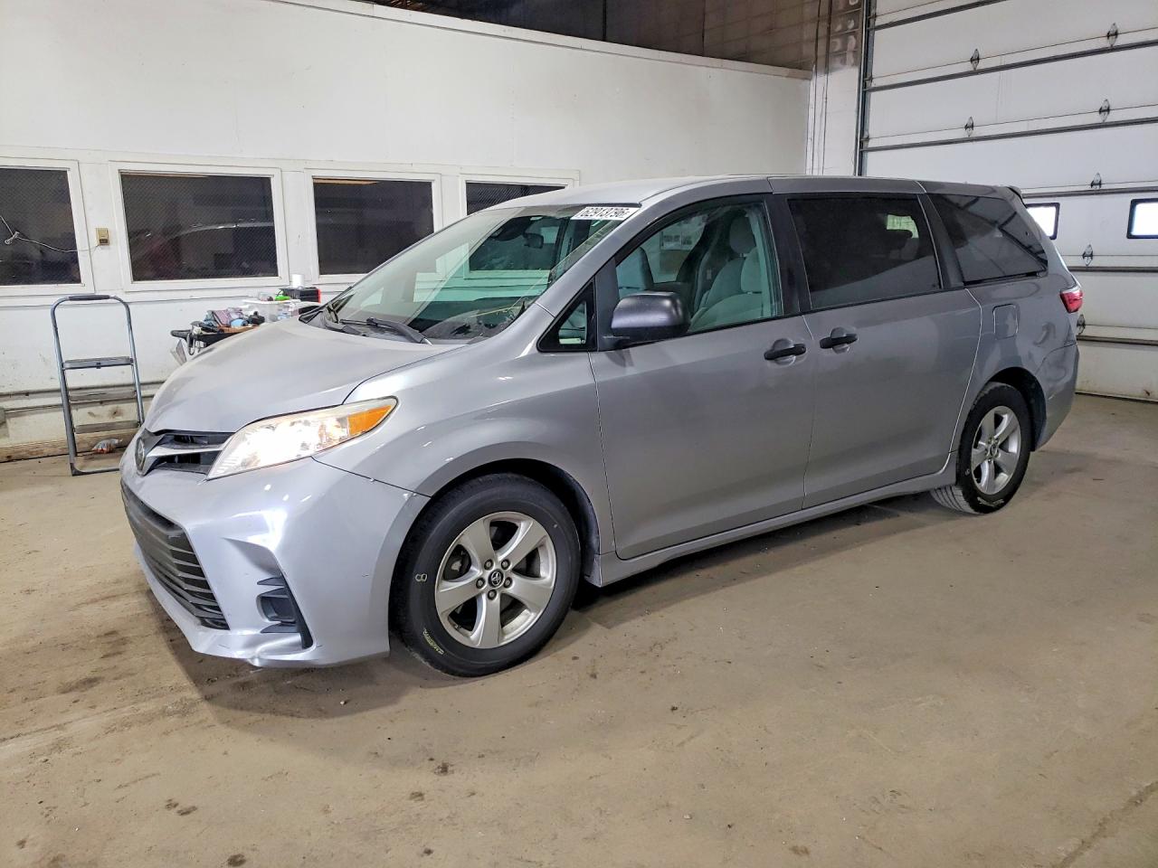 2018 TOYOTA SIENNA L