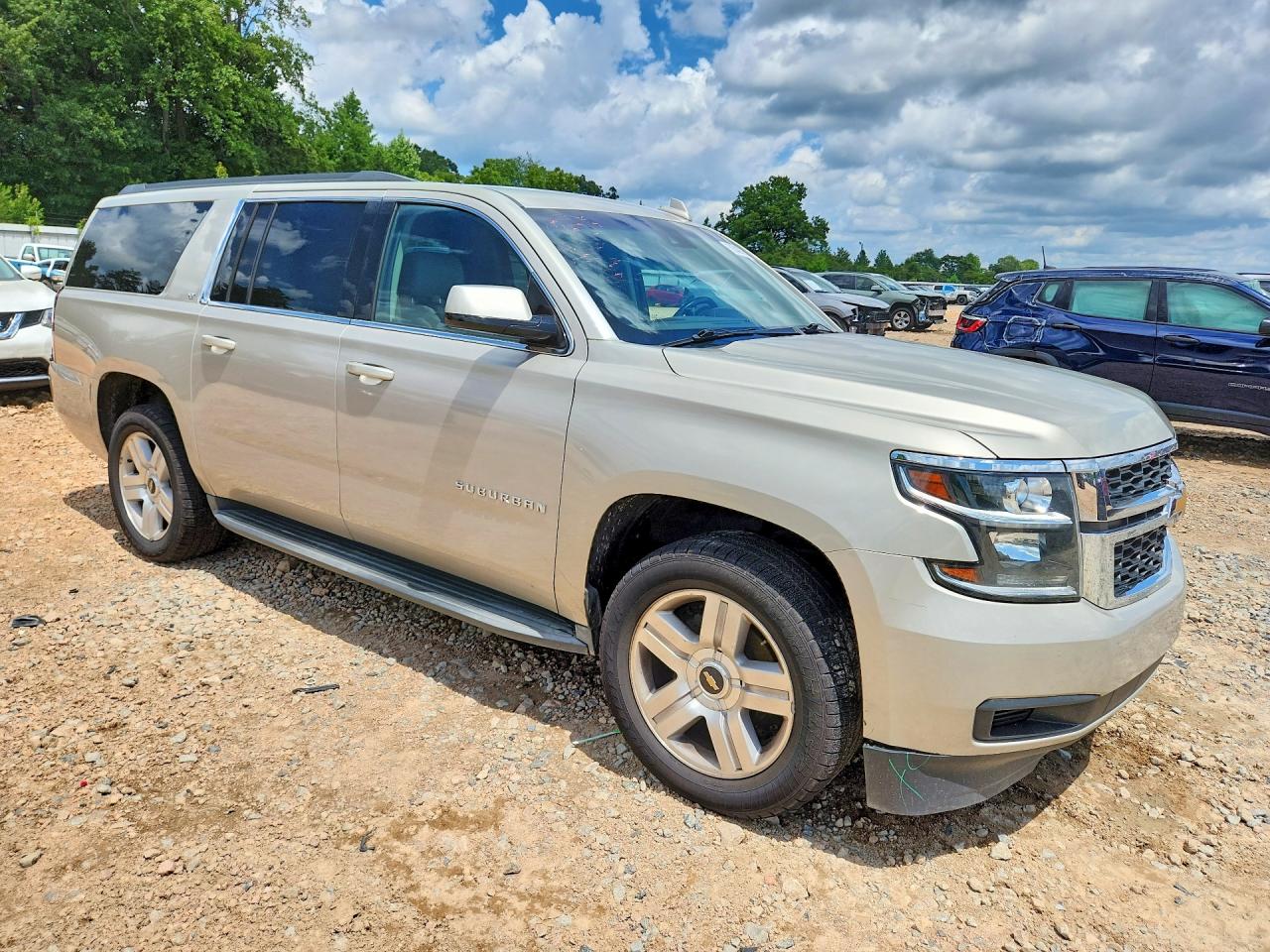 2015 CHEVROLET SUBURBAN C1500 LT — снимка 4