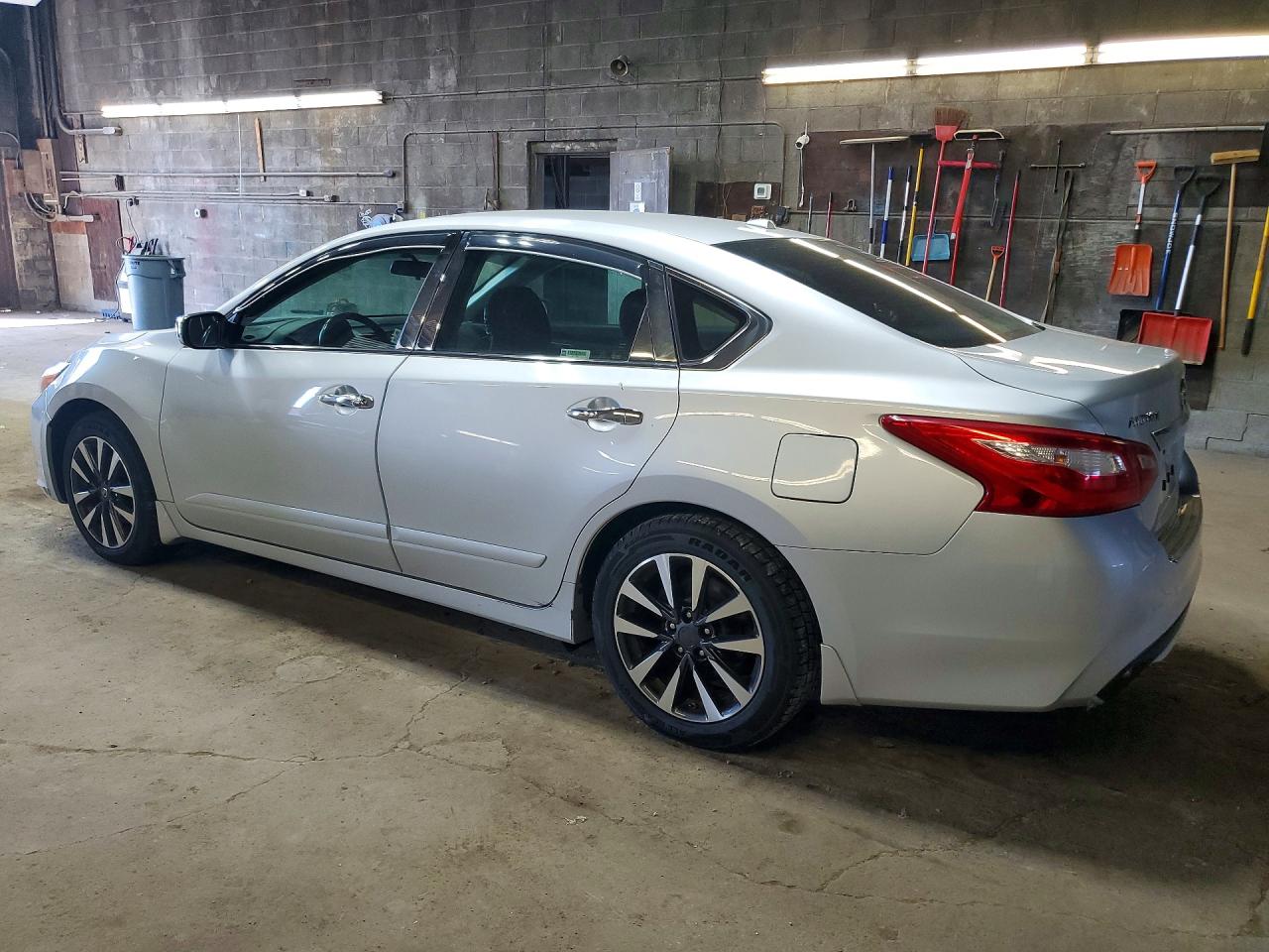 2016 NISSAN ALTIMA 2.5 SV — снимка 2