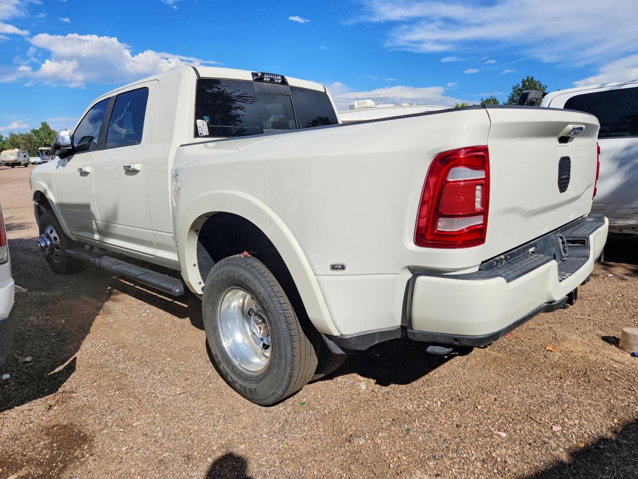 2022 RAM 3500 LARAMIE — снимка 2