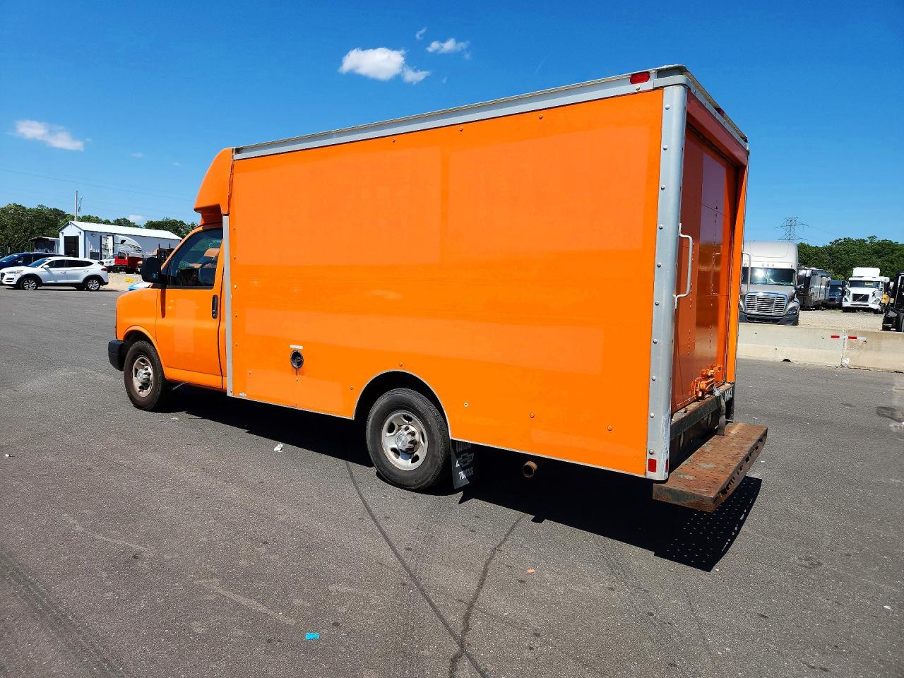 2015 CHEVROLET EXPRESS G3500 — снимка 2