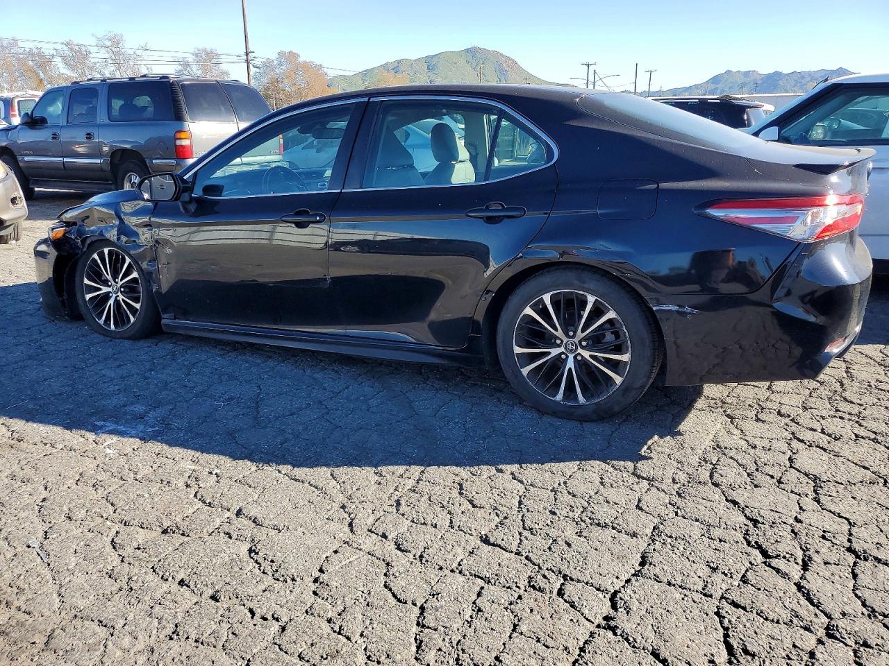 2018 TOYOTA CAMRY L — снимка 2