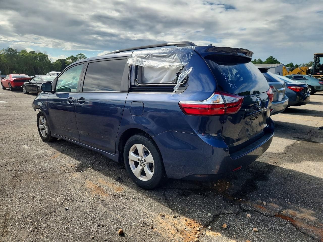 2018 TOYOTA SIENNA LE — снимка 2