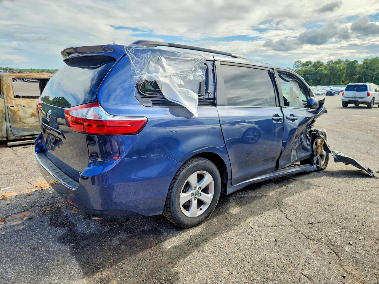 2018 TOYOTA SIENNA LE — снимка 3