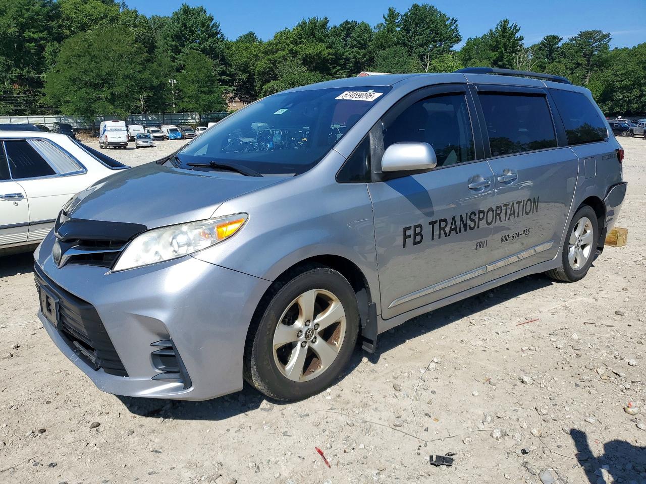 2018 TOYOTA SIENNA LE