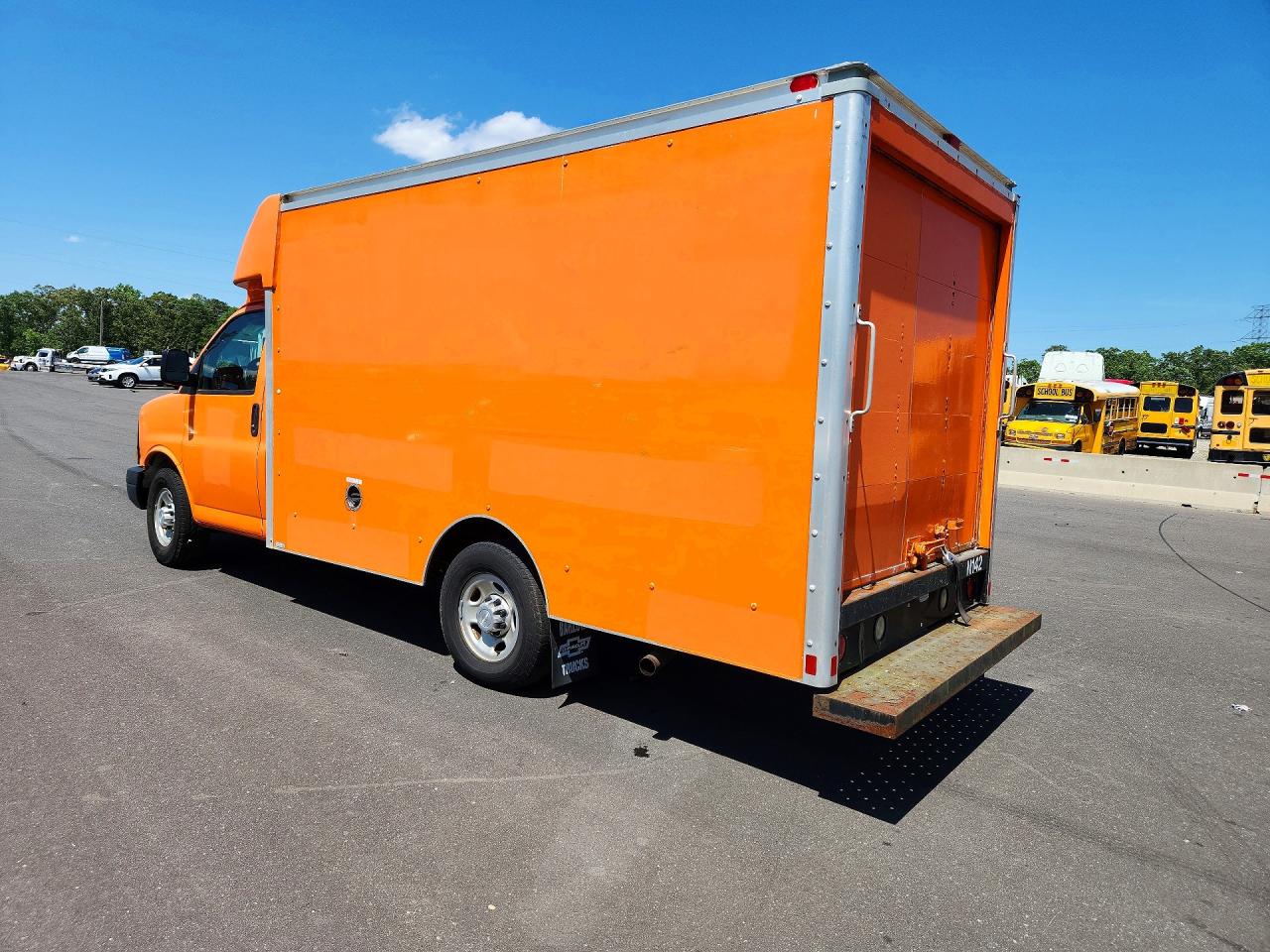 2015 CHEVROLET EXPRESS G3500 — снимка 2
