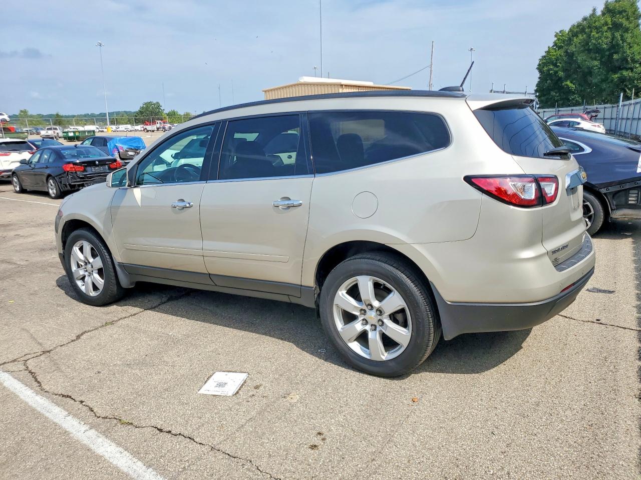 2017 CHEVROLET TRAVERSE LT — снимка 2