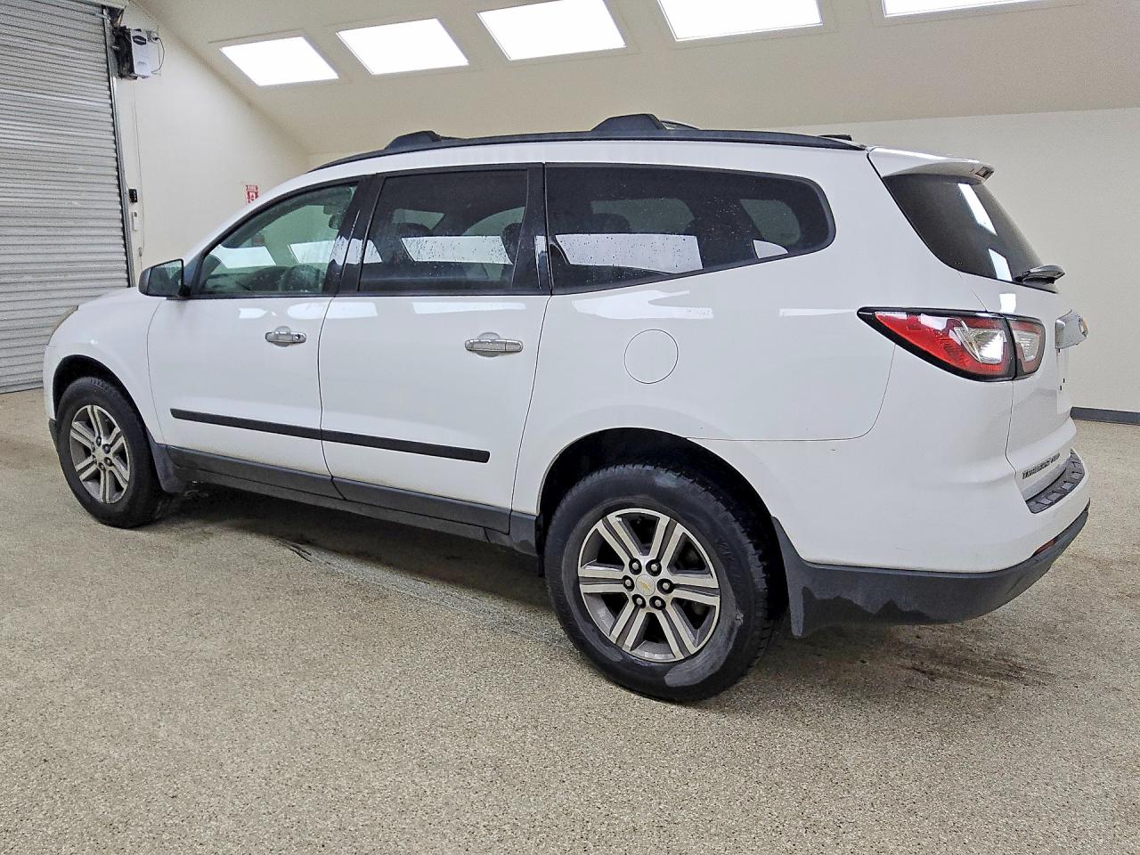 2017 CHEVROLET TRAVERSE LS — снимка 2