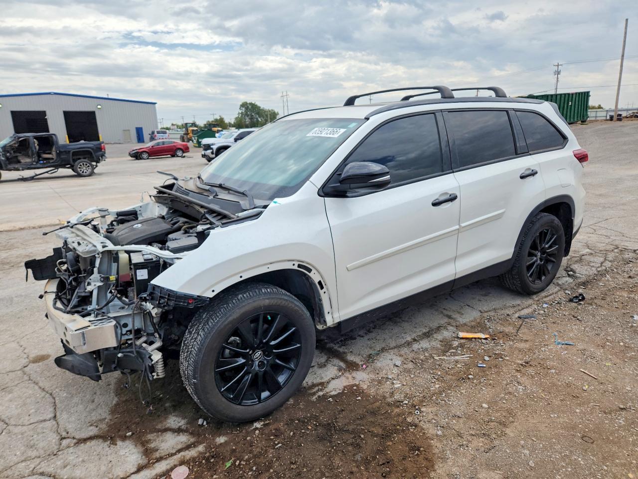 2019 TOYOTA HIGHLANDER SE