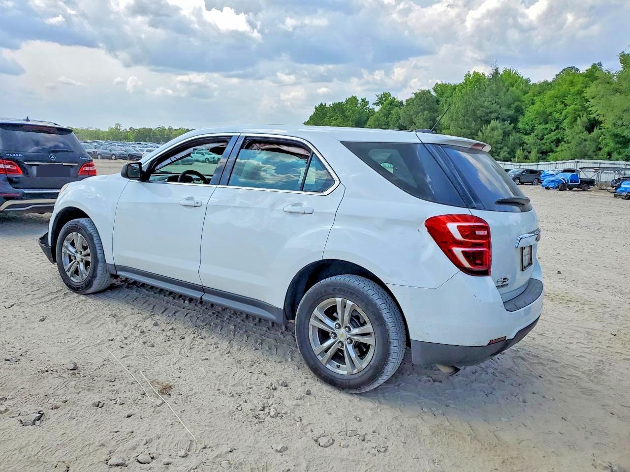 2017 CHEVROLET EQUINOX LS — снимка 2