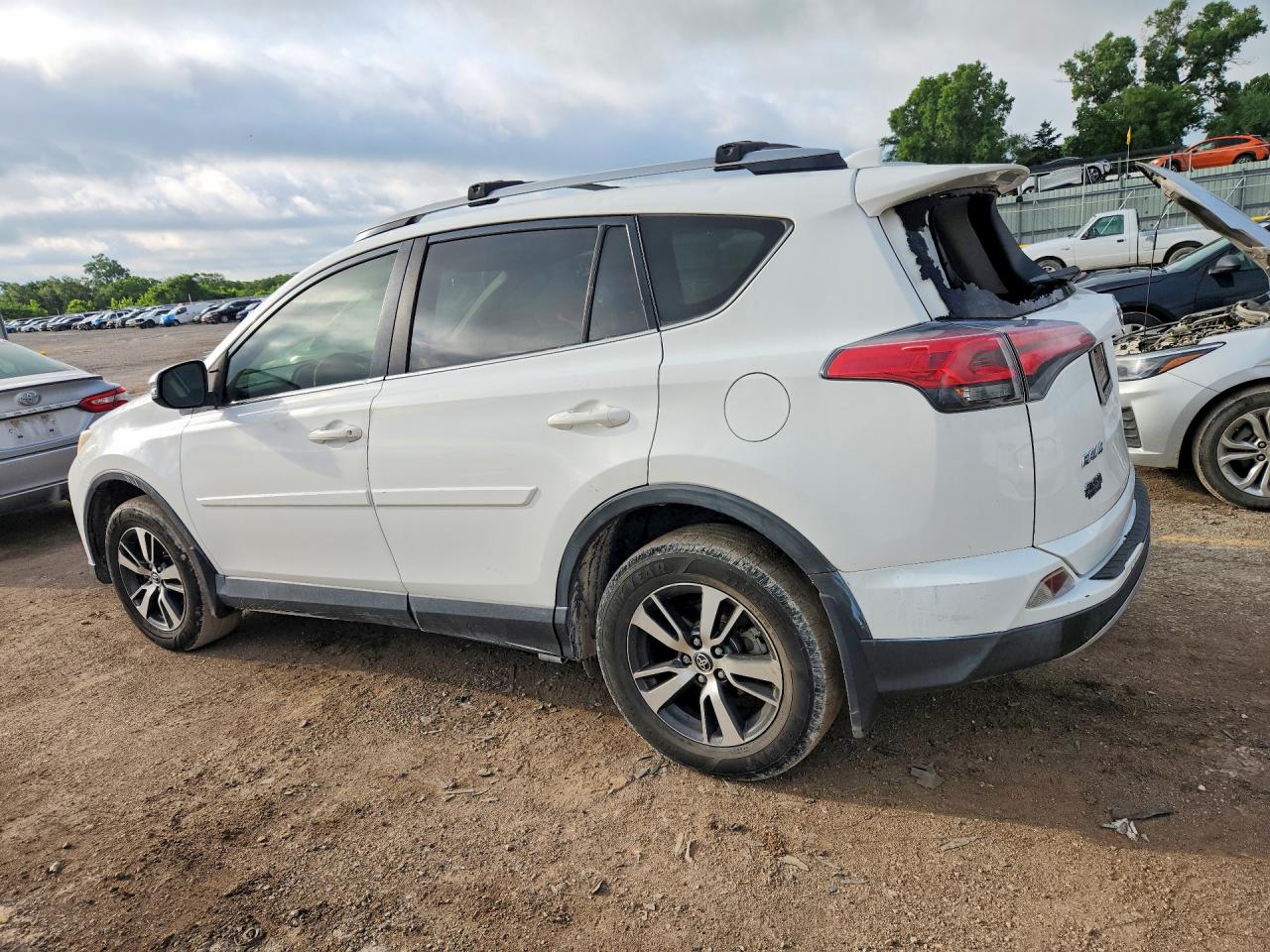 2018 TOYOTA RAV4 XLE — снимка 2