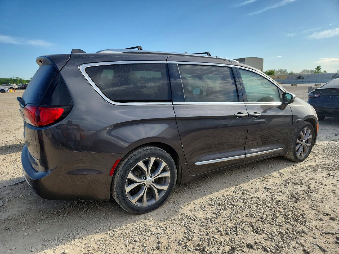 2017 CHRYSLER PACIFICA LIMITED — снимка 3
