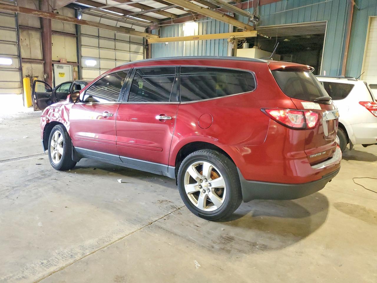 2017 CHEVROLET TRAVERSE LT — снимка 2