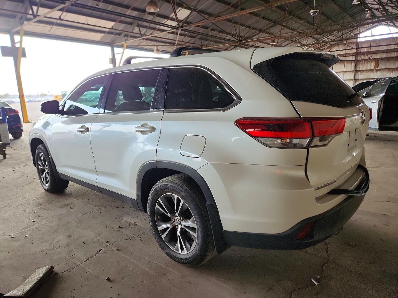 2019 TOYOTA HIGHLANDER LE — снимка 2