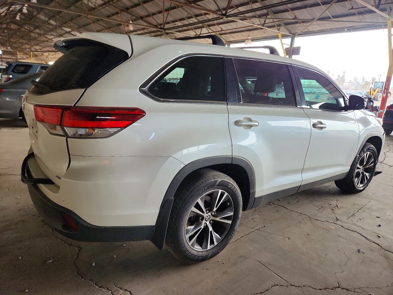 2019 TOYOTA HIGHLANDER LE — снимка 3
