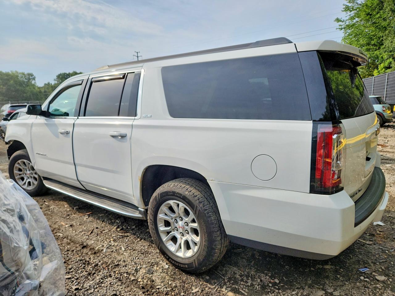 2015 GMC YUKON XL K1500 SLE — снимка 2