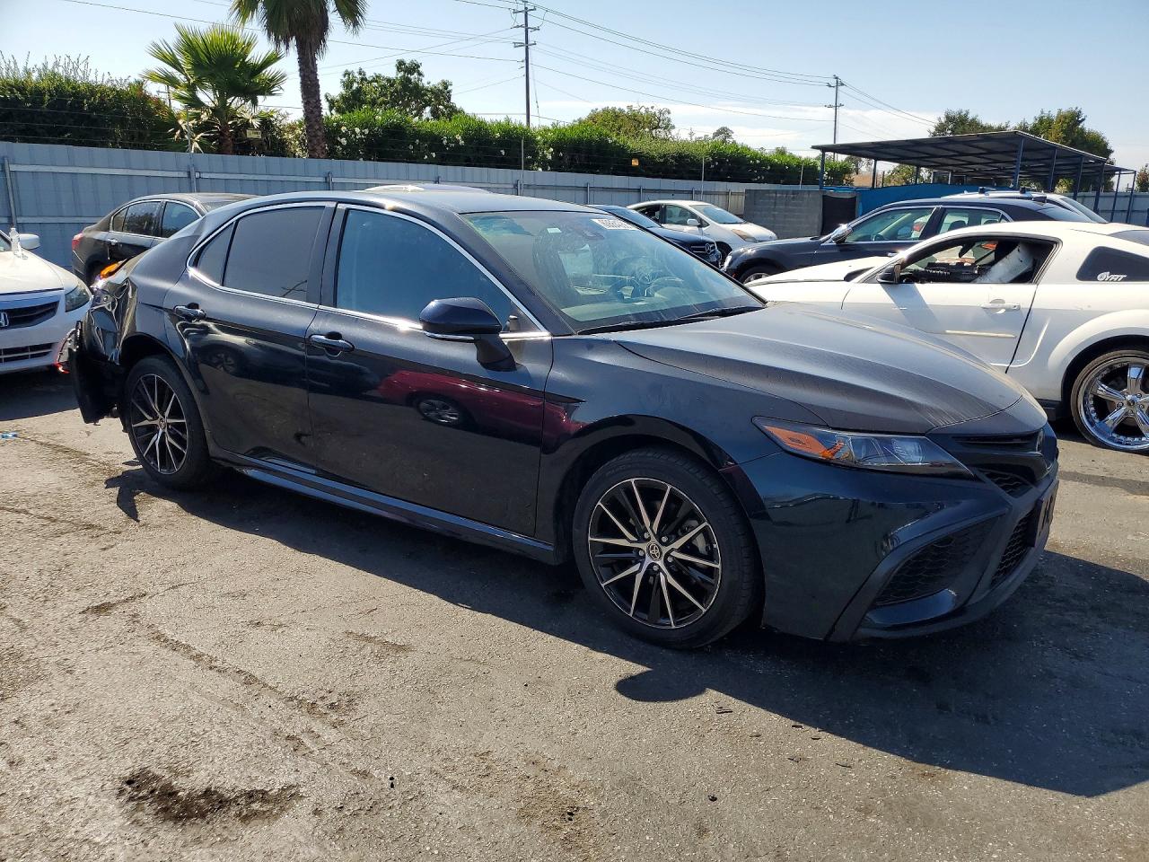 2021 TOYOTA CAMRY SE — снимка 4