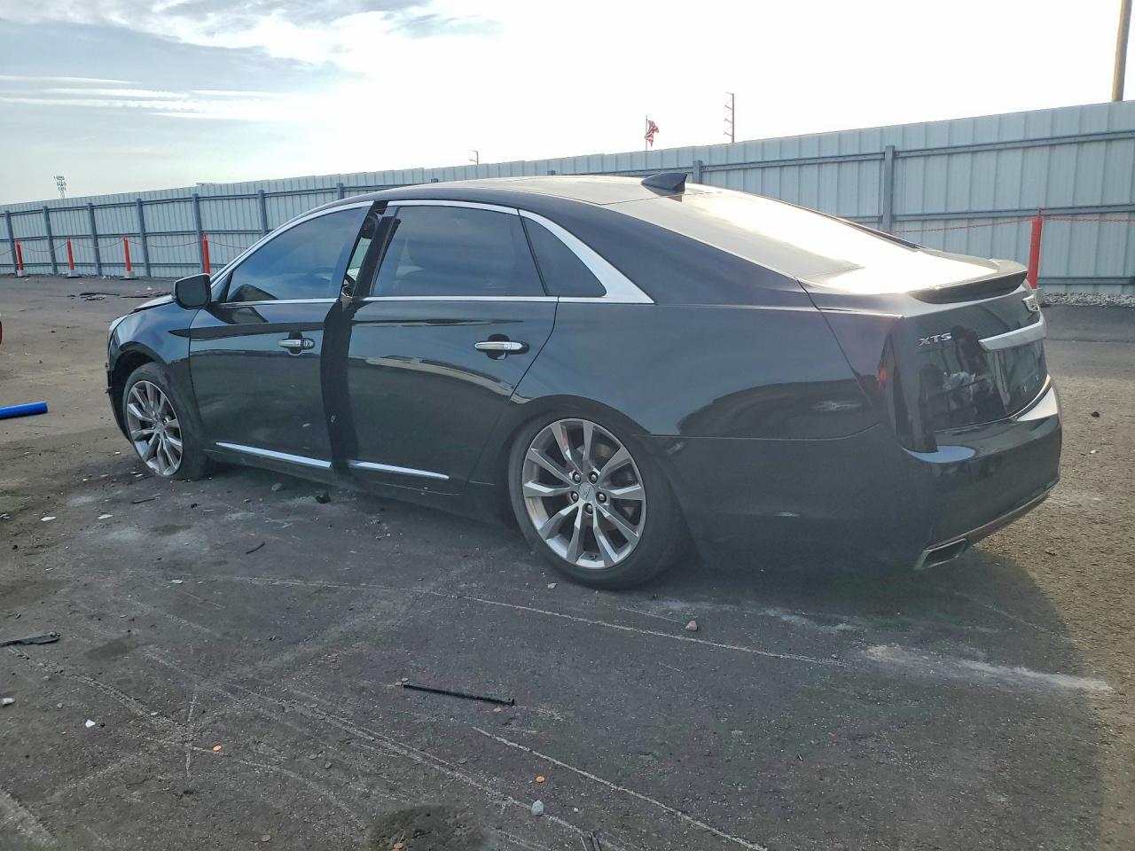 2017 CADILLAC XTS PREMIUM LUXURY — снимка 2