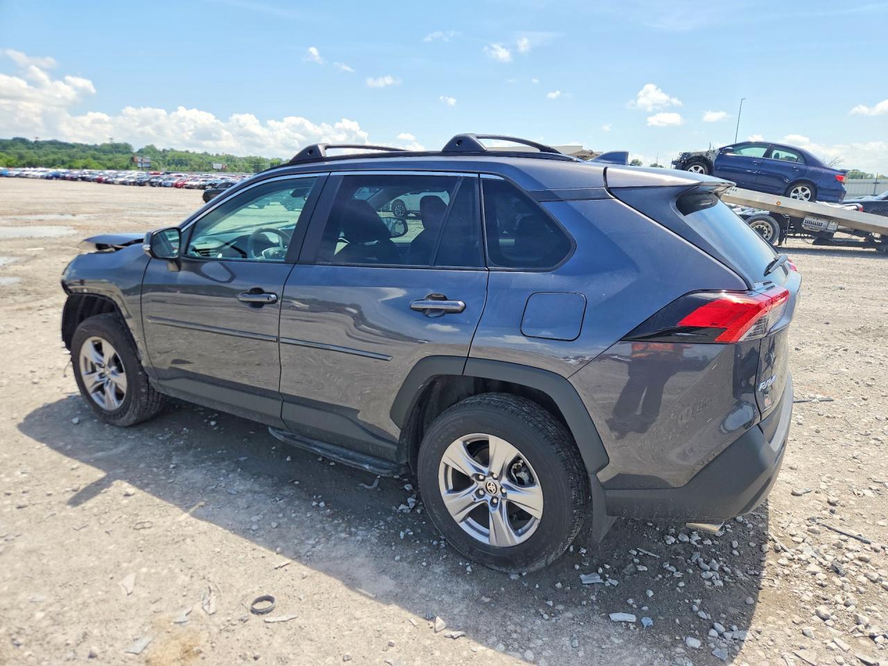 2025 TOYOTA RAV4 XLE — снимка 2