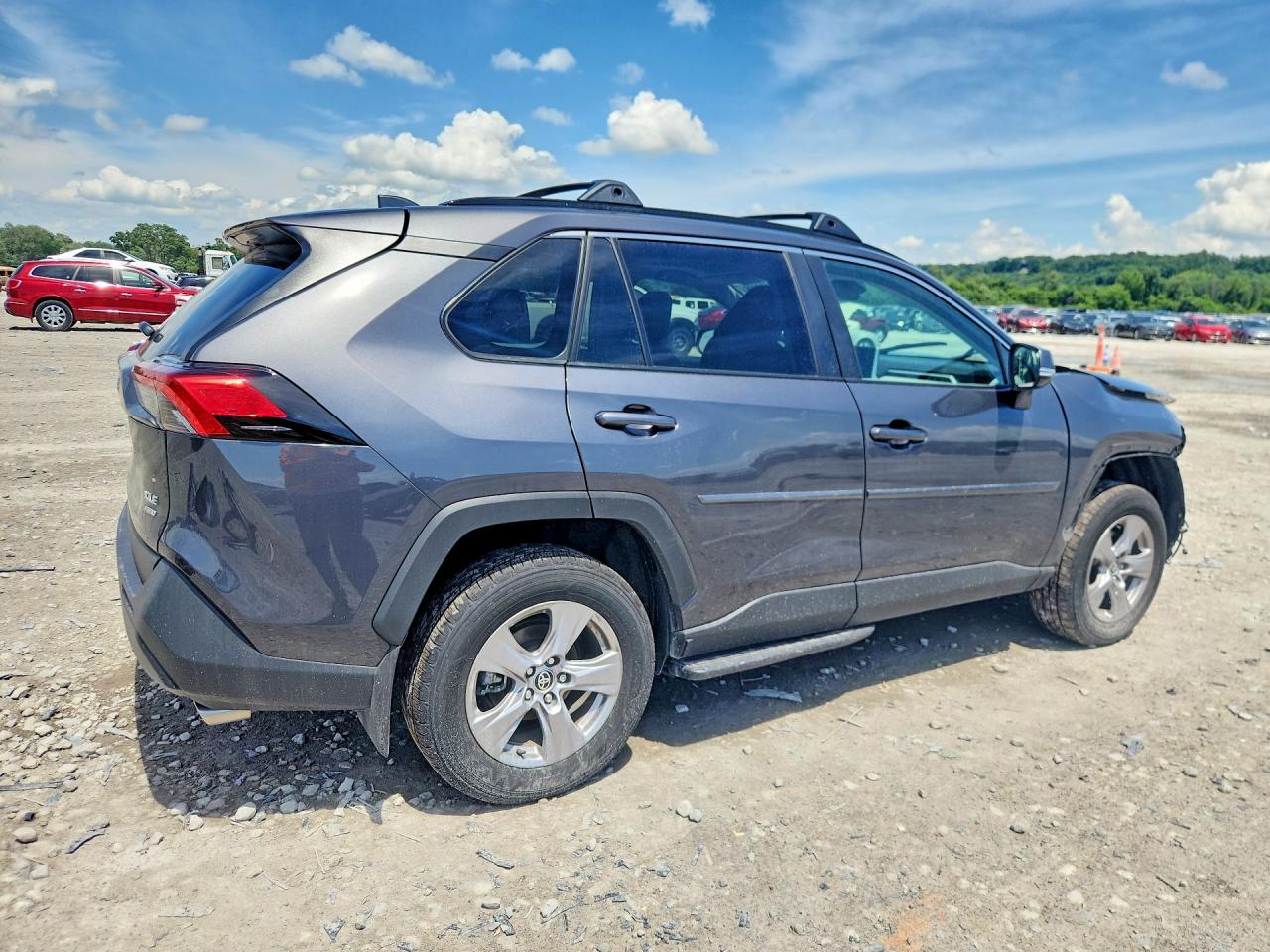 2025 TOYOTA RAV4 XLE — снимка 3