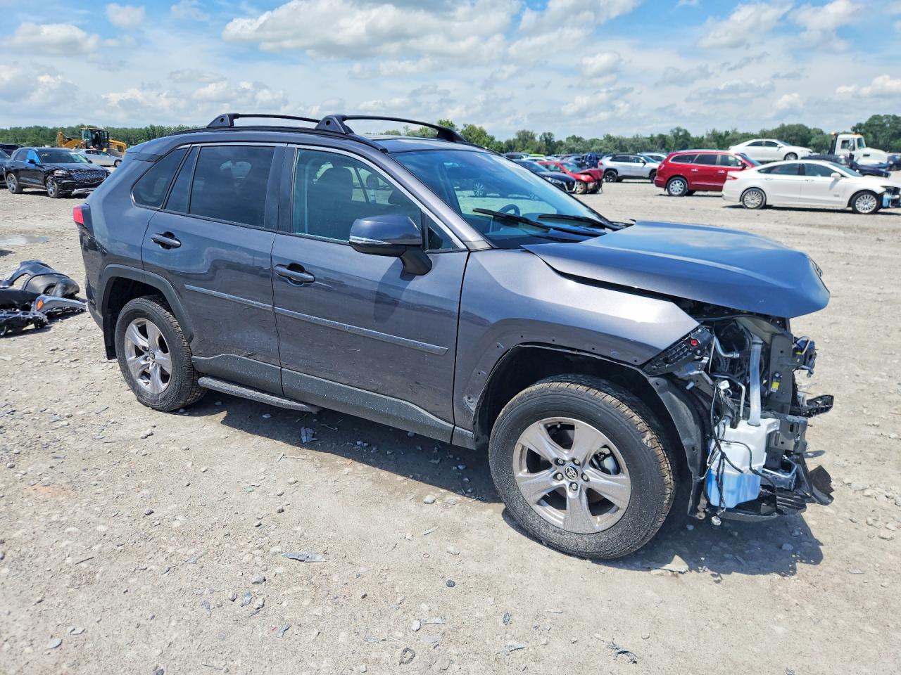 2025 TOYOTA RAV4 XLE — снимка 4