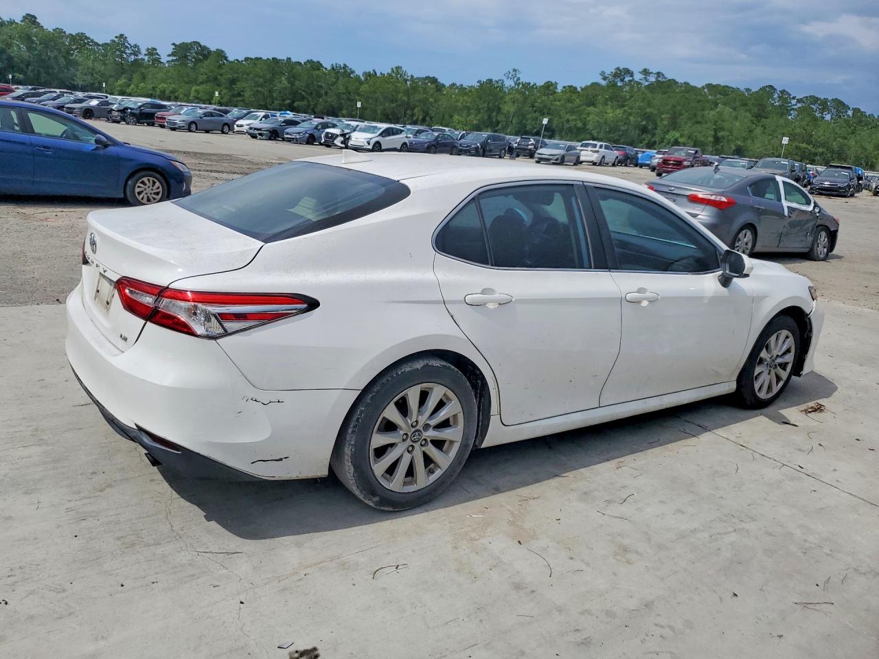2019 TOYOTA CAMRY LE — снимка 3