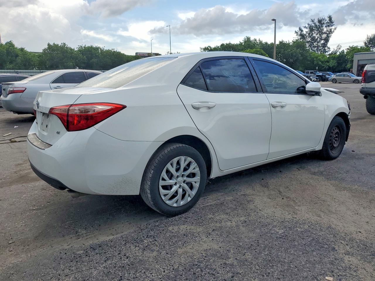 2018 TOYOTA COROLLA LE — снимка 3
