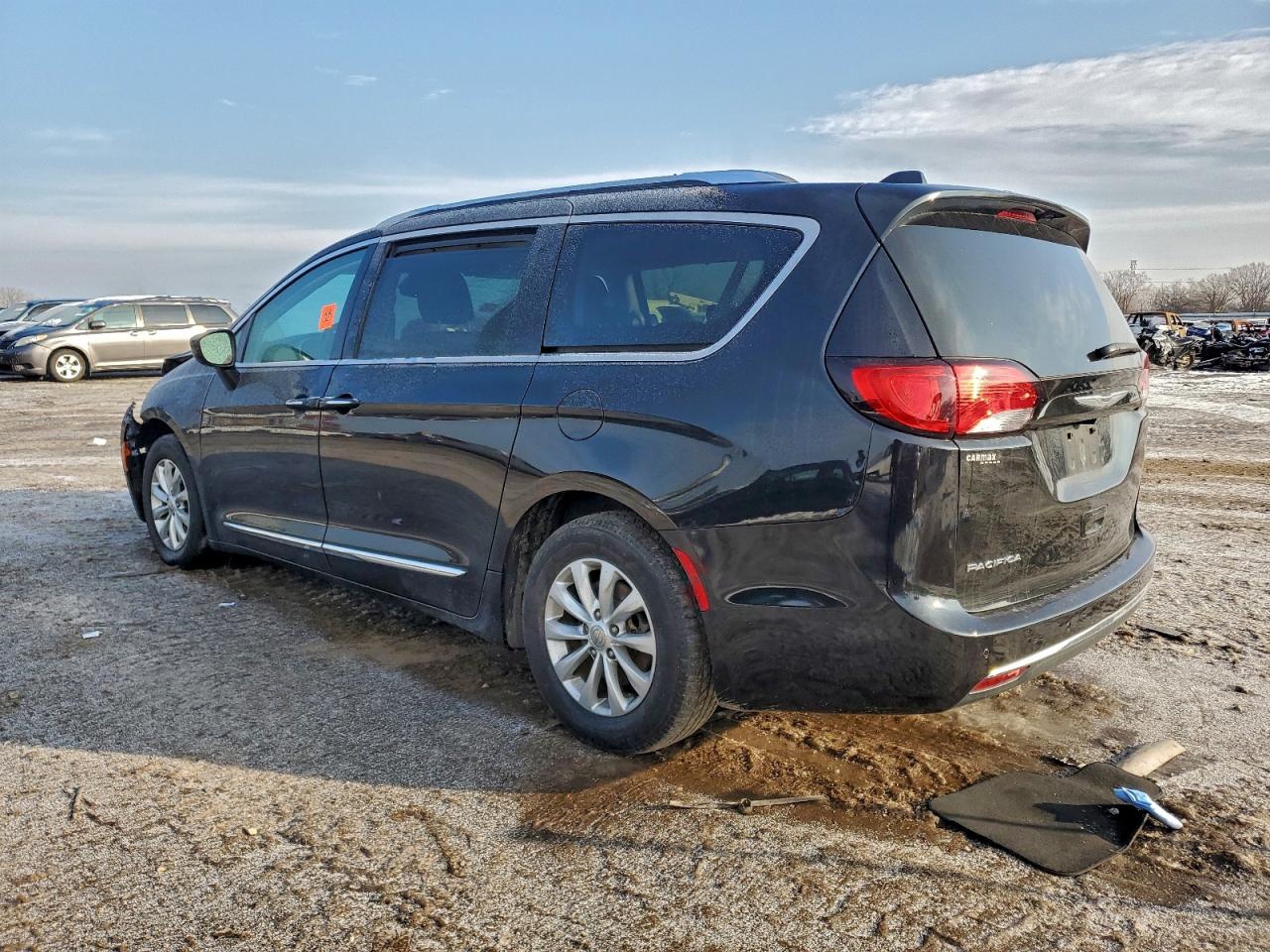2019 CHRYSLER PACIFICA TOURING L — снимка 2
