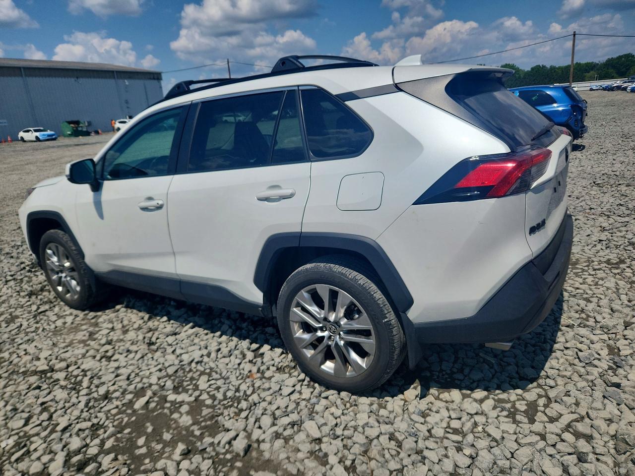2023 TOYOTA RAV4 XLE PREMIUM — снимка 2