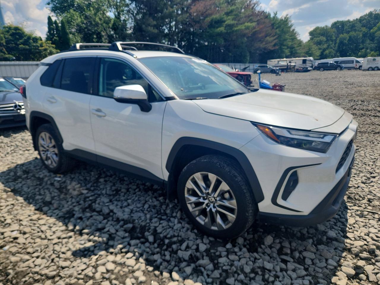2023 TOYOTA RAV4 XLE PREMIUM — снимка 4