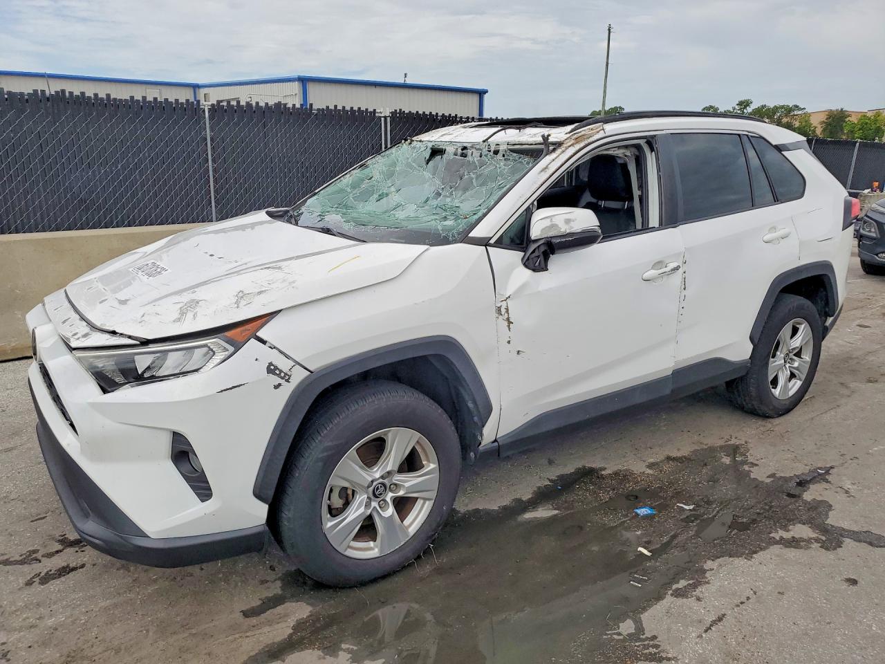 2019 TOYOTA RAV4 XLE
