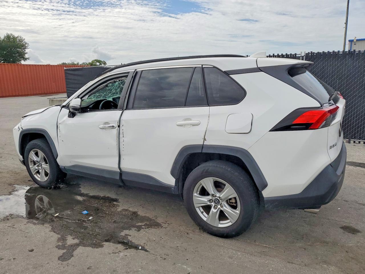 2019 TOYOTA RAV4 XLE — снимка 2