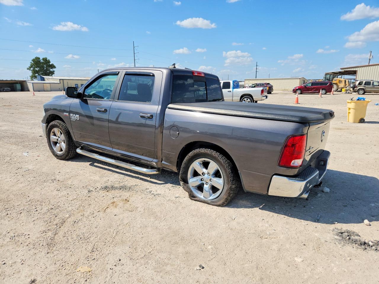 2019 RAM 1500 CLASSIC SLT — снимка 2