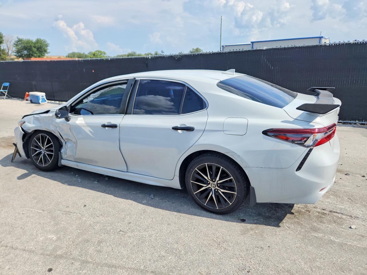 2022 TOYOTA CAMRY SE — снимка 2