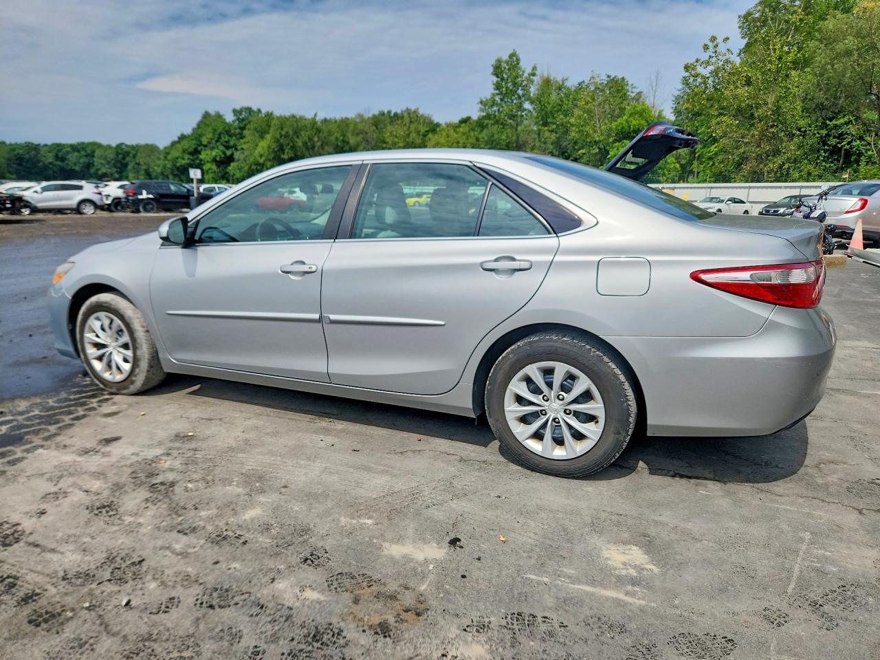 2016 TOYOTA CAMRY LE — снимка 2