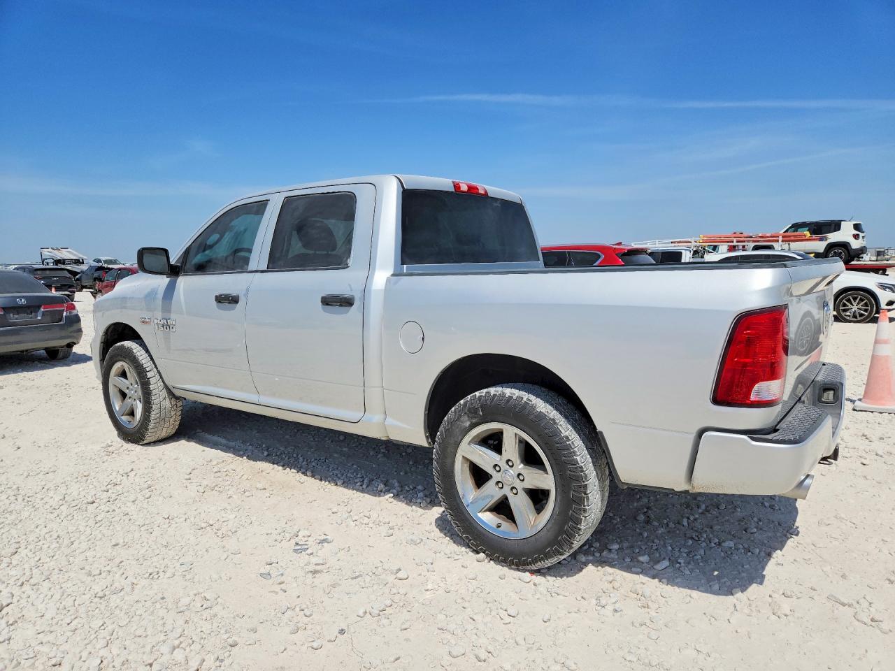 2017 RAM 1500 ST — снимка 2