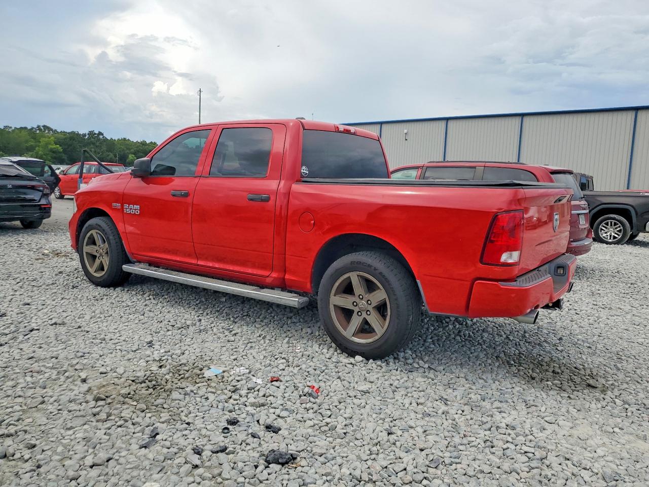 2015 RAM 1500 ST — снимка 2