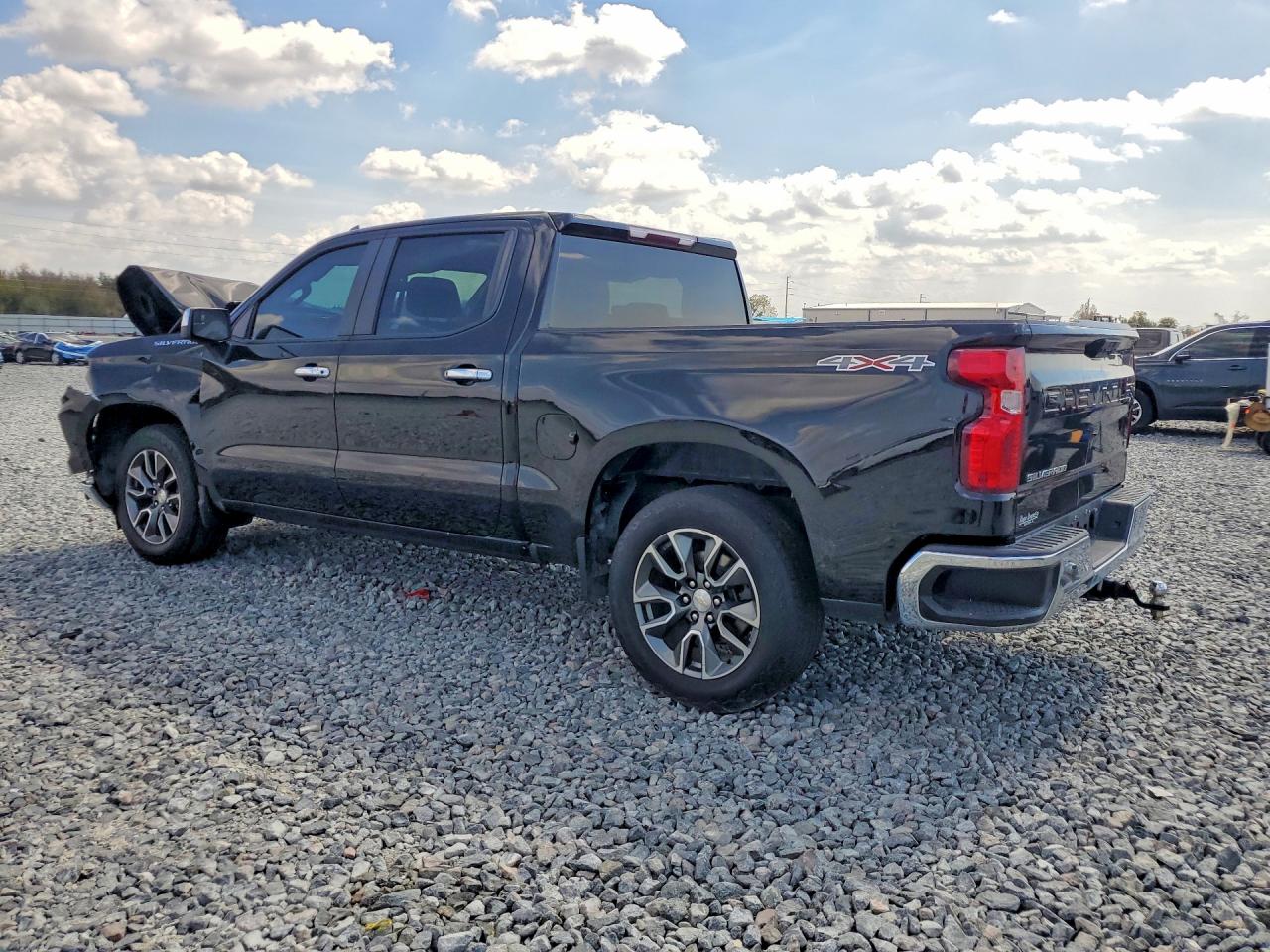 2022 CHEVROLET SILVERADO K1500 LT-L — снимка 2