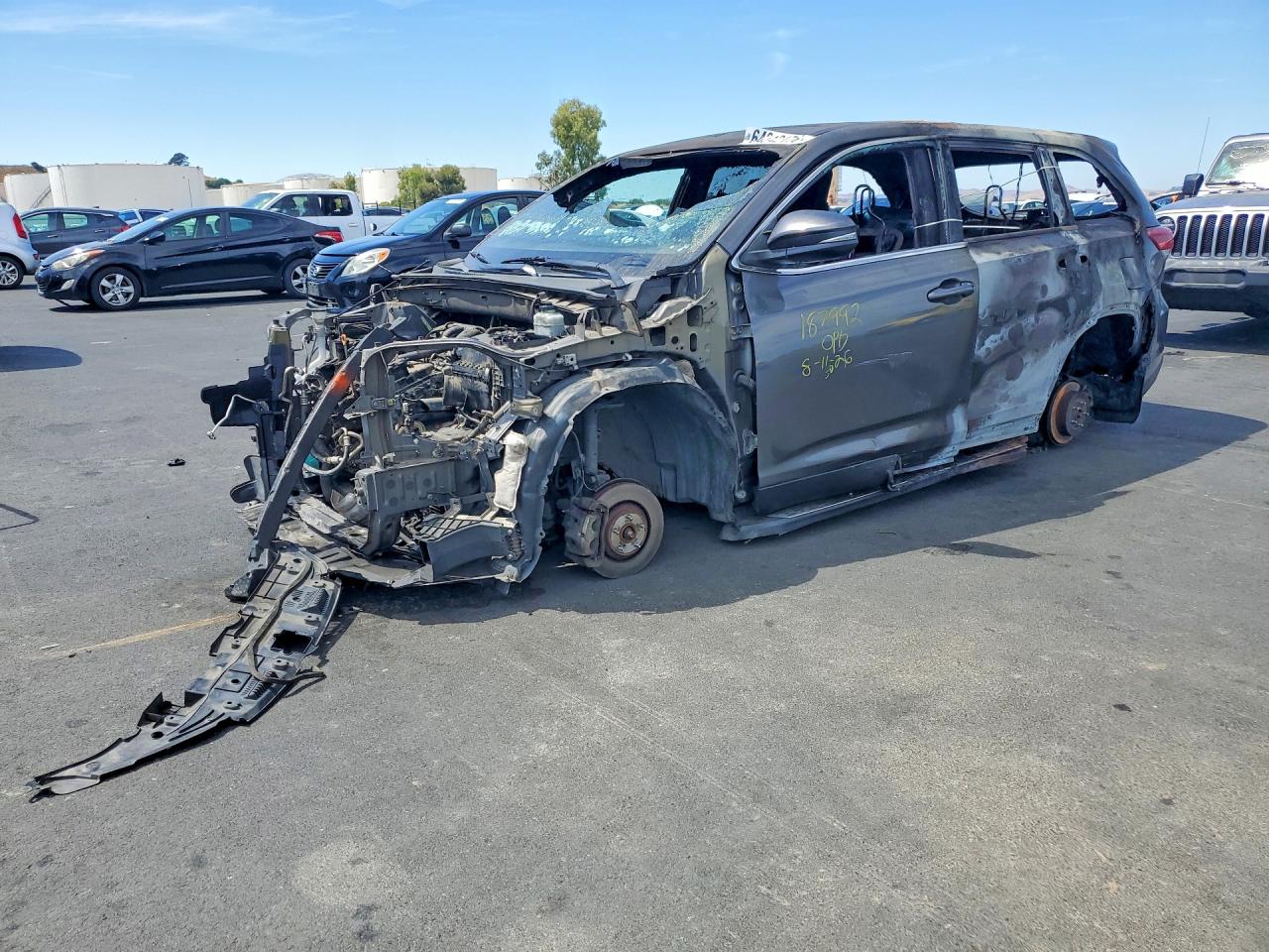 2019 TOYOTA HIGHLANDER LE