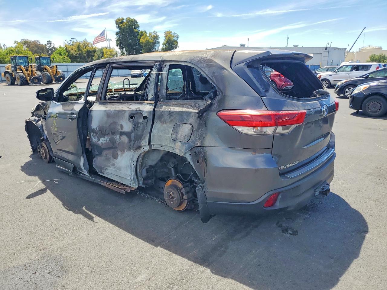 2019 TOYOTA HIGHLANDER LE — снимка 2