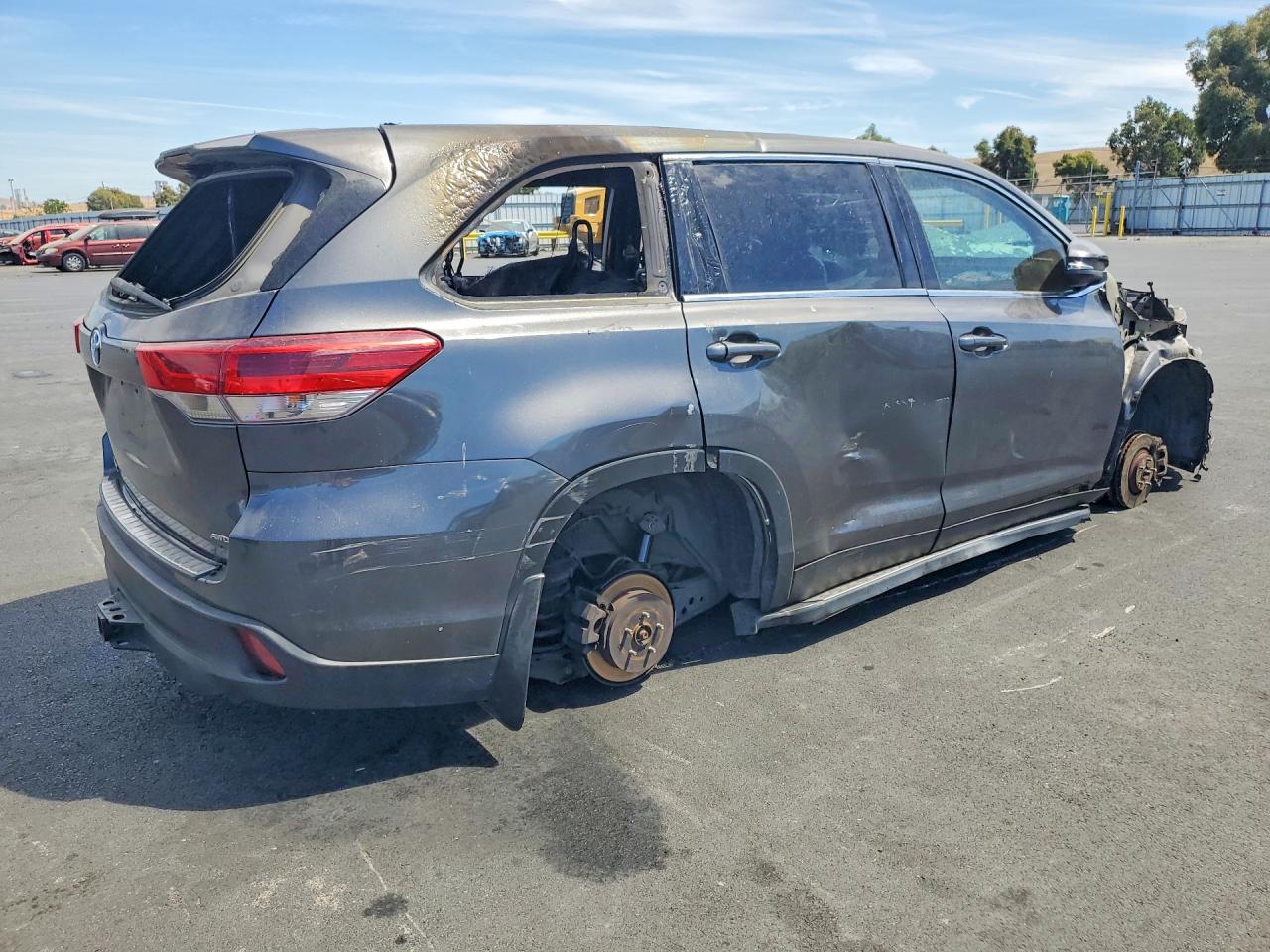 2019 TOYOTA HIGHLANDER LE — снимка 3