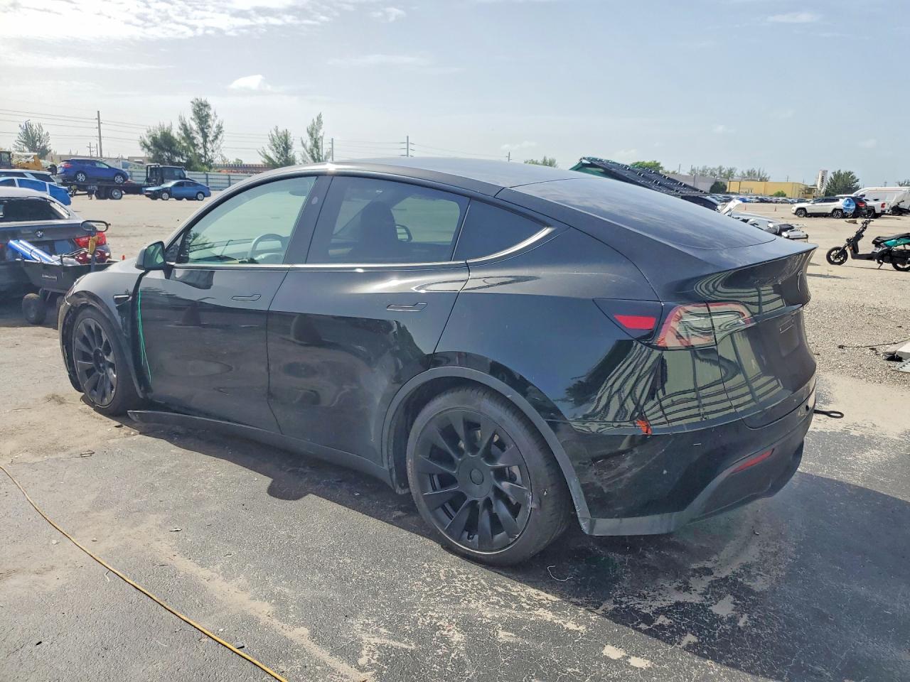 2025 TESLA MODEL Y — снимка 2